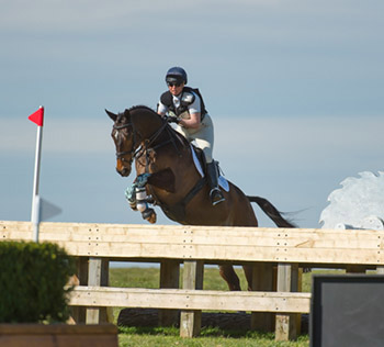 Jeanette Brakewell (GBR) riding Kec Salza