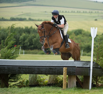 Jeanette Brakewell (GBR) riding Forever Red